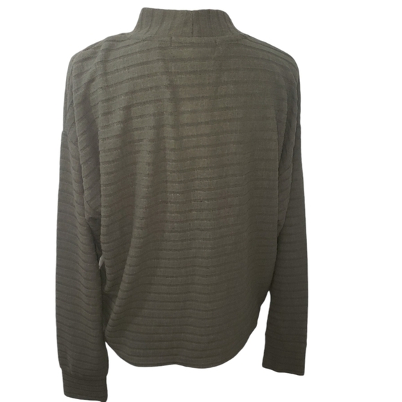 Hippie Rose Long-Sleeve Top Women's (Juniors). Size XL.  New With Tags. - Picture 3 of 6